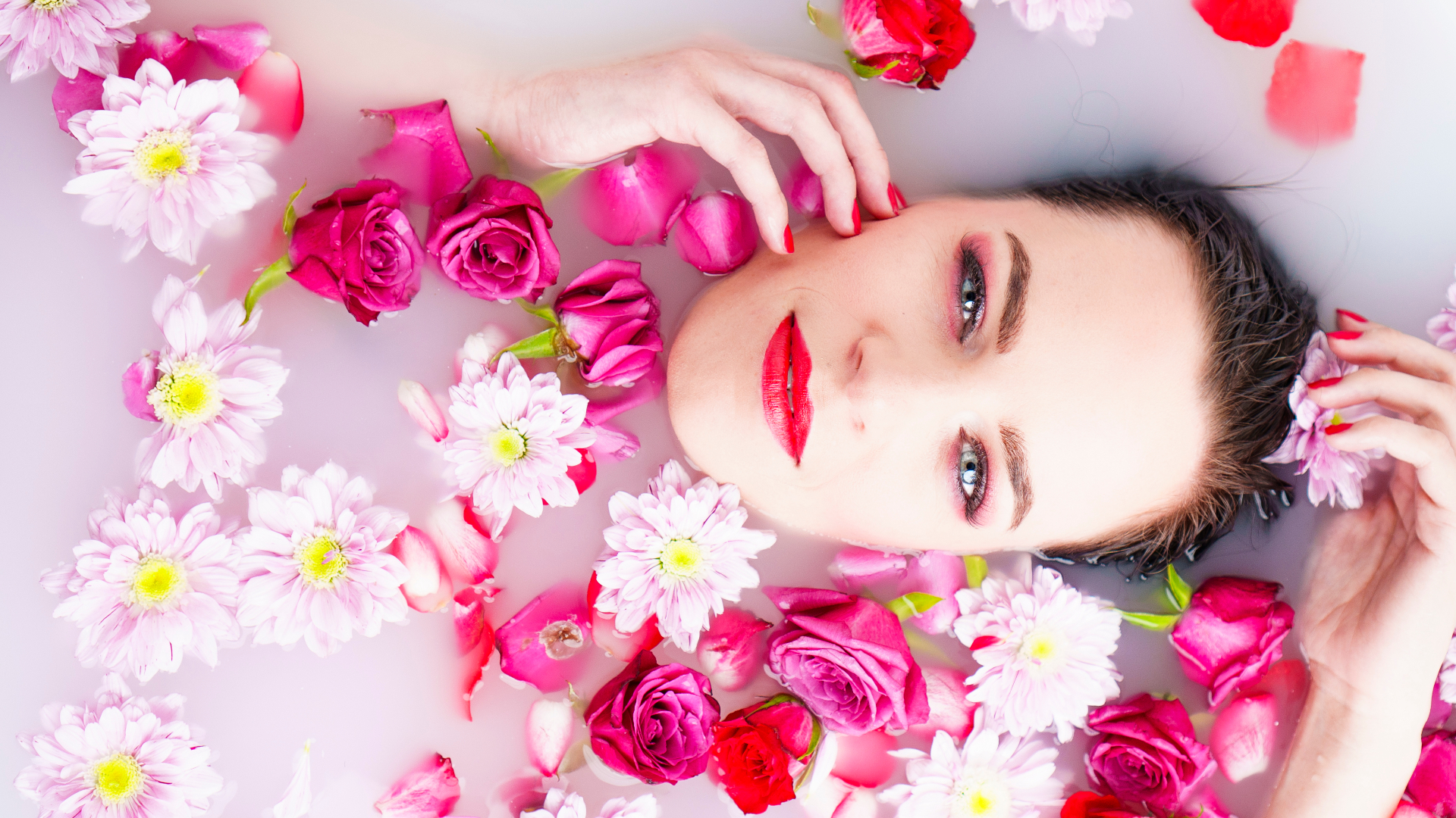 Kreatives Beauty Shooting mit Blumen