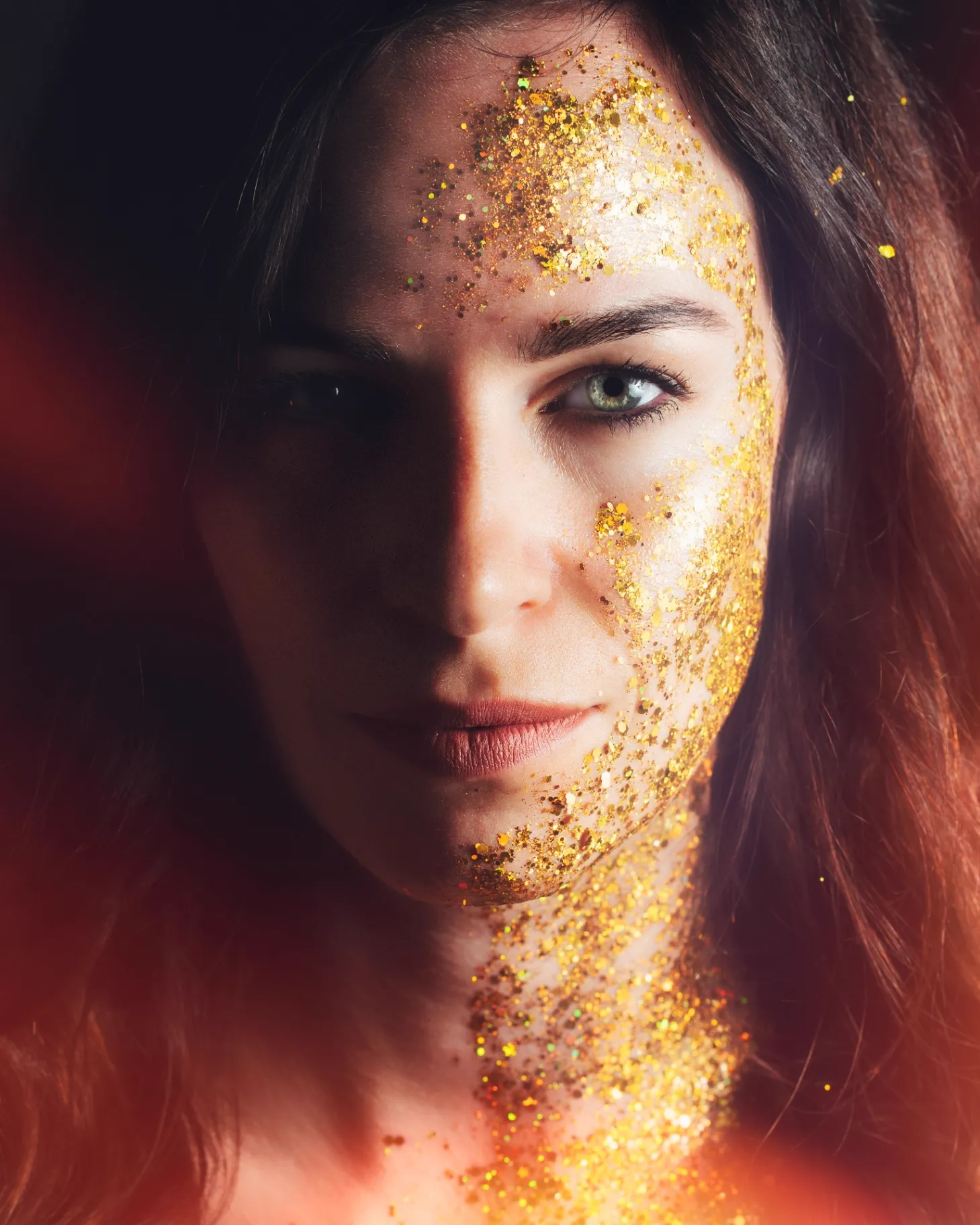 Kreatives Portrait mit Glitter-Effekt